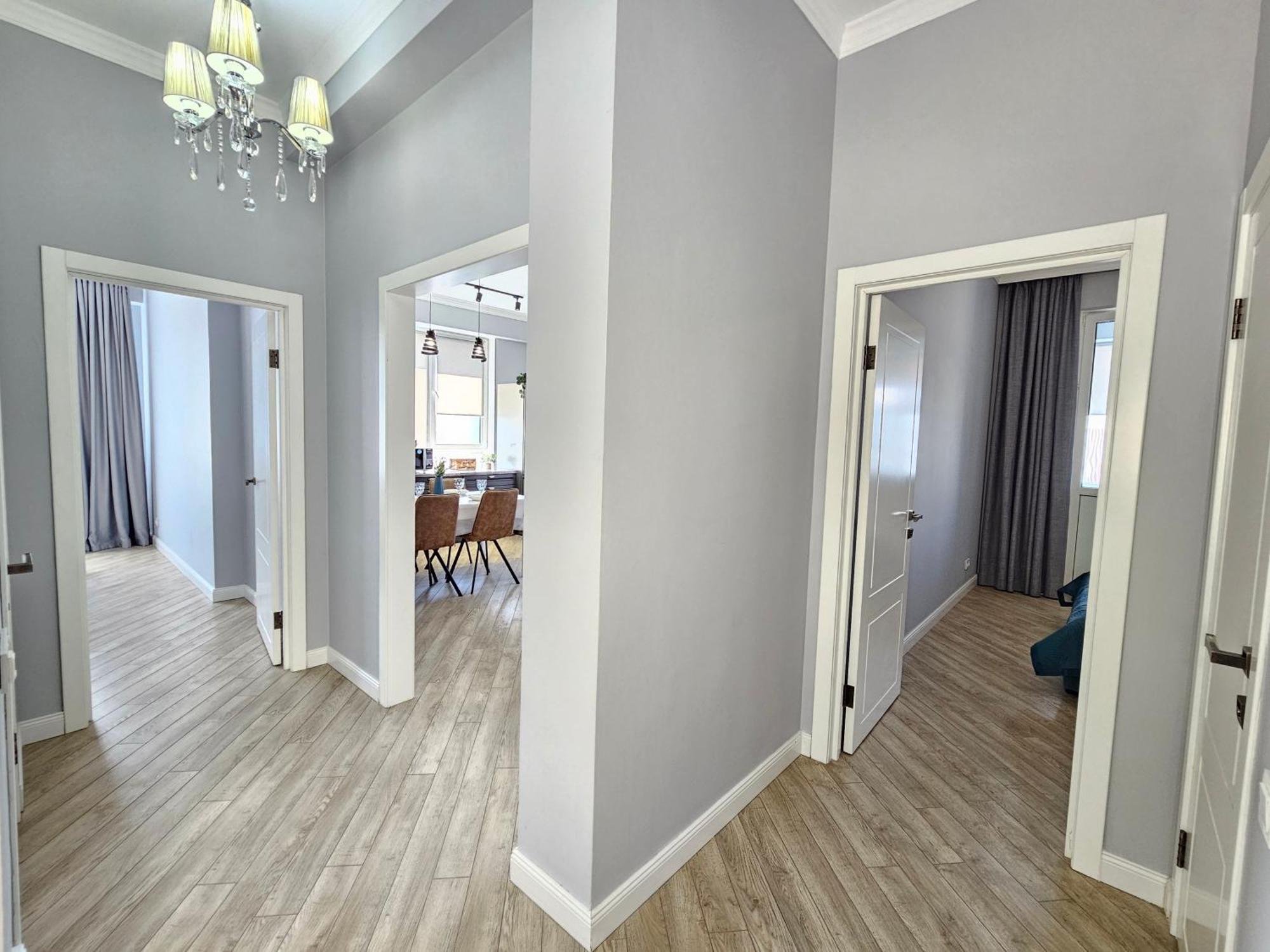 3 Room Gagarin Park Residential Complex Near Mega Shopping Mall アルマトイ エクステリア 写真