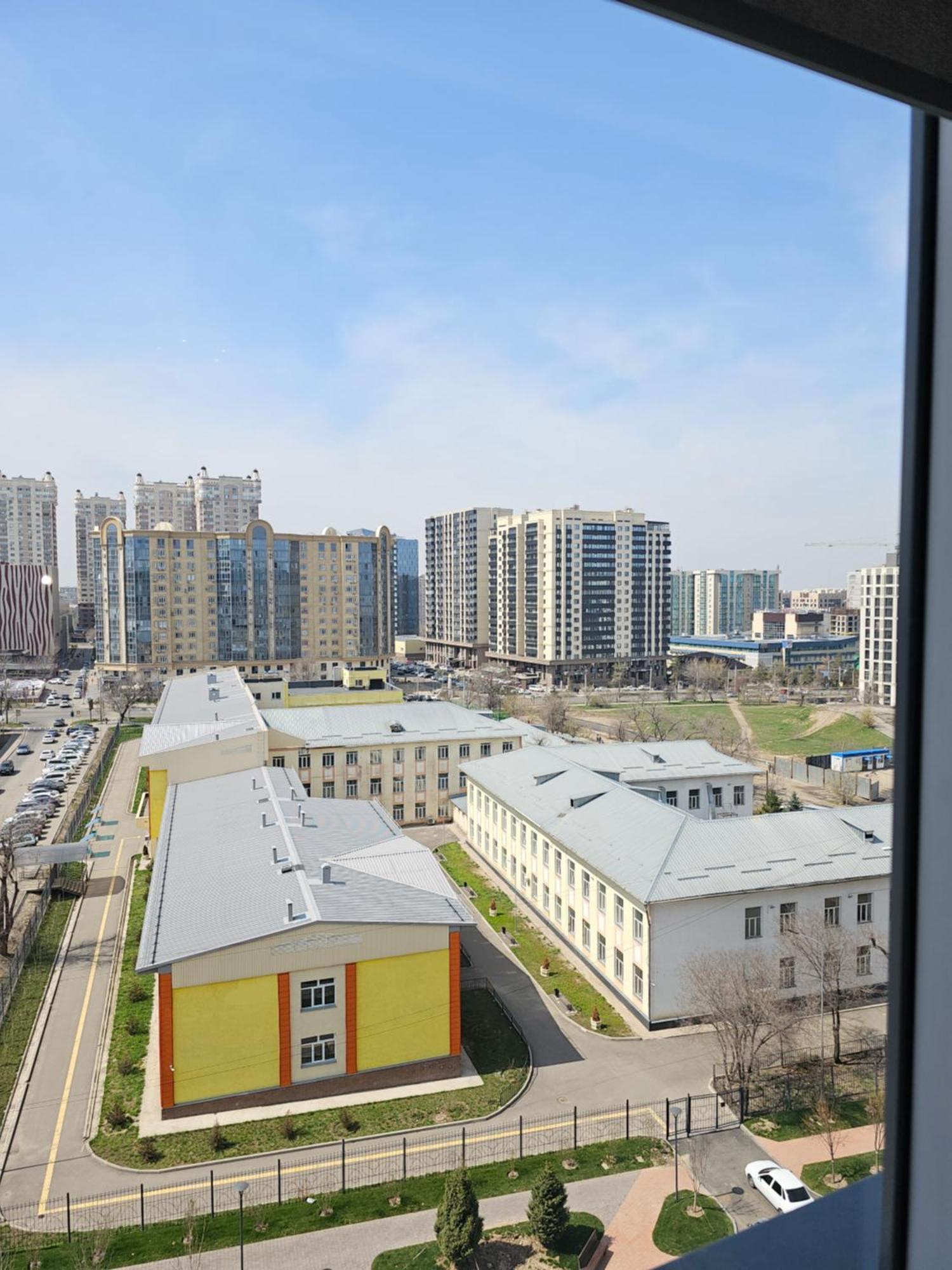 3 Room Gagarin Park Residential Complex Near Mega Shopping Mall アルマトイ エクステリア 写真